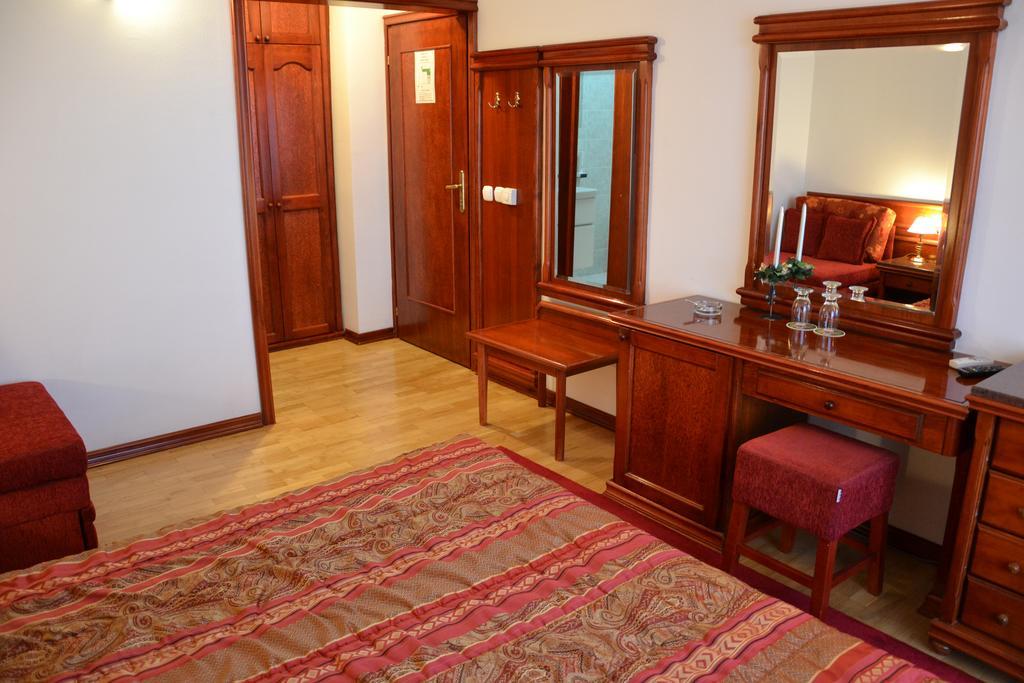Dva Bisera 4*