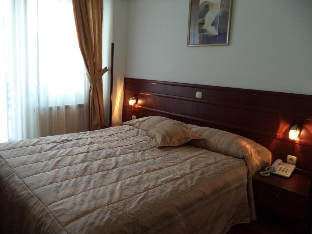 Dva Bisera Hotell
